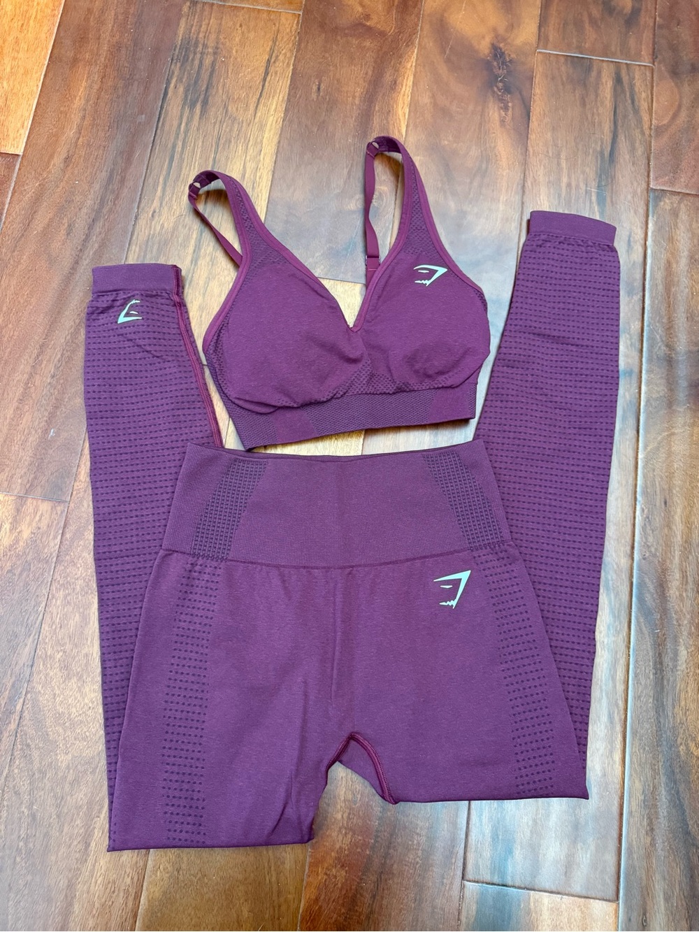 Gymshark Seamless Burgundy Sports Bra & Leggings Set size S